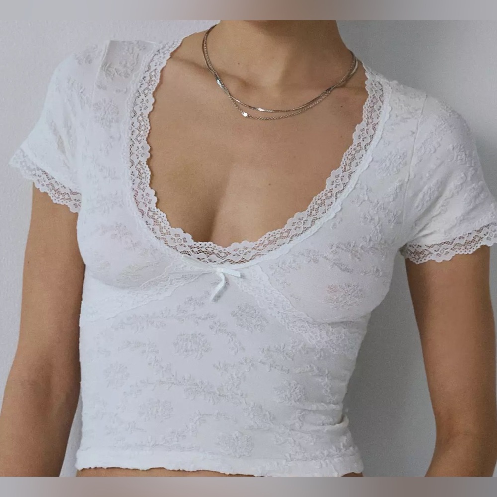 NWOT Out From Under Bella Seamless Knit Lace Trim Crop Tee White